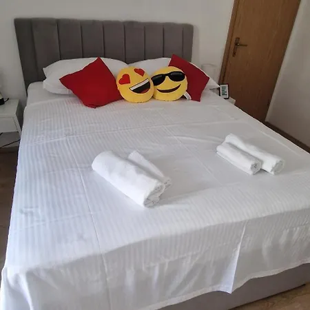 Apartment Anica 2 *