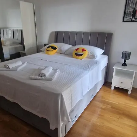 Apartment Anica 2 *